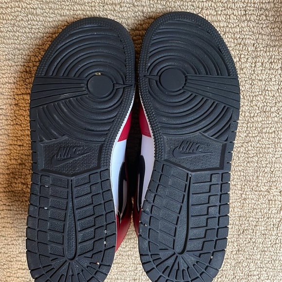 JORDAN 1 MID CHICAGO BLACK-TOE - Picture 2 of 4